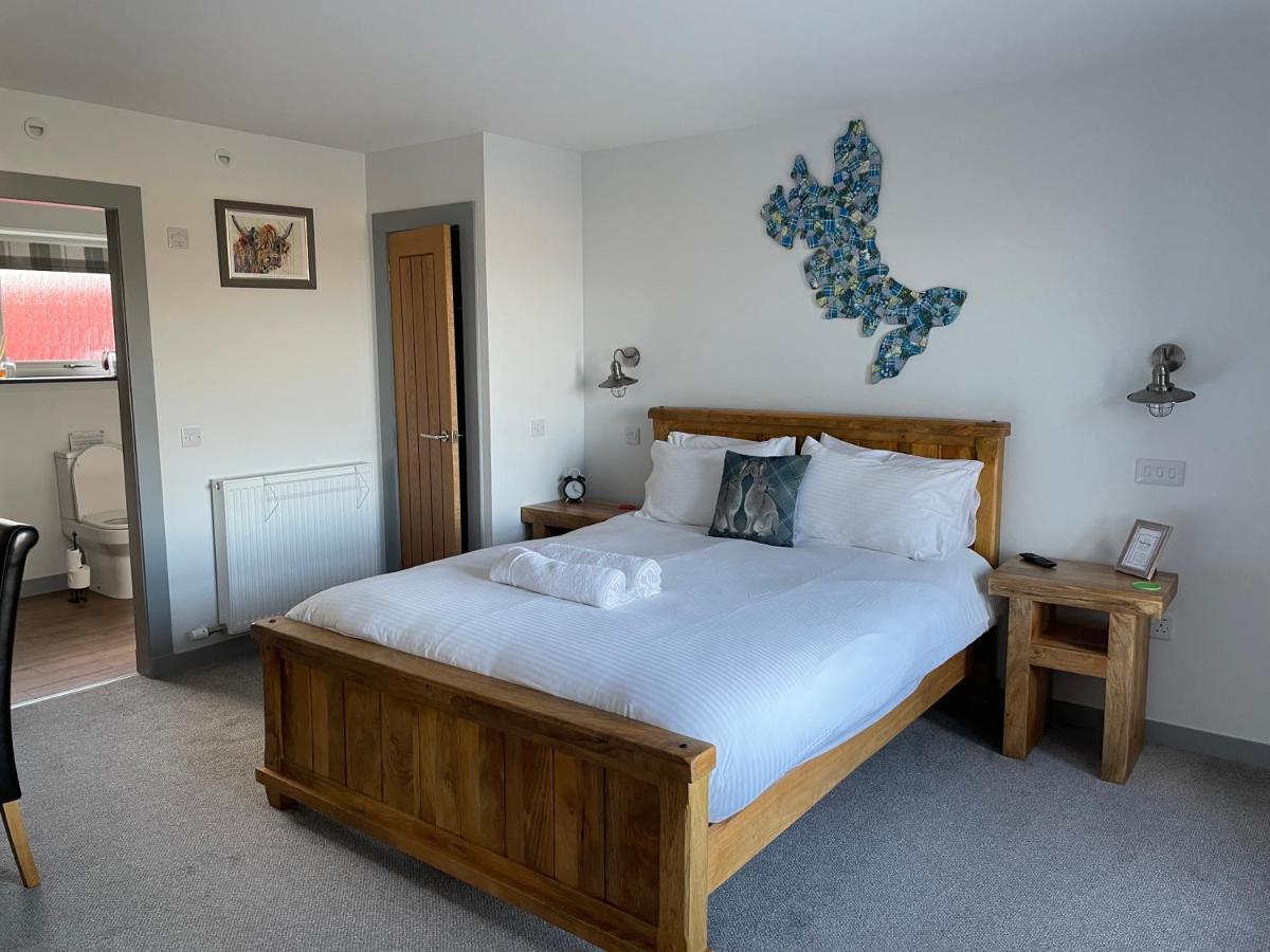 Vila The Bridge Self Catering Kilmaluag Exteriér fotografie